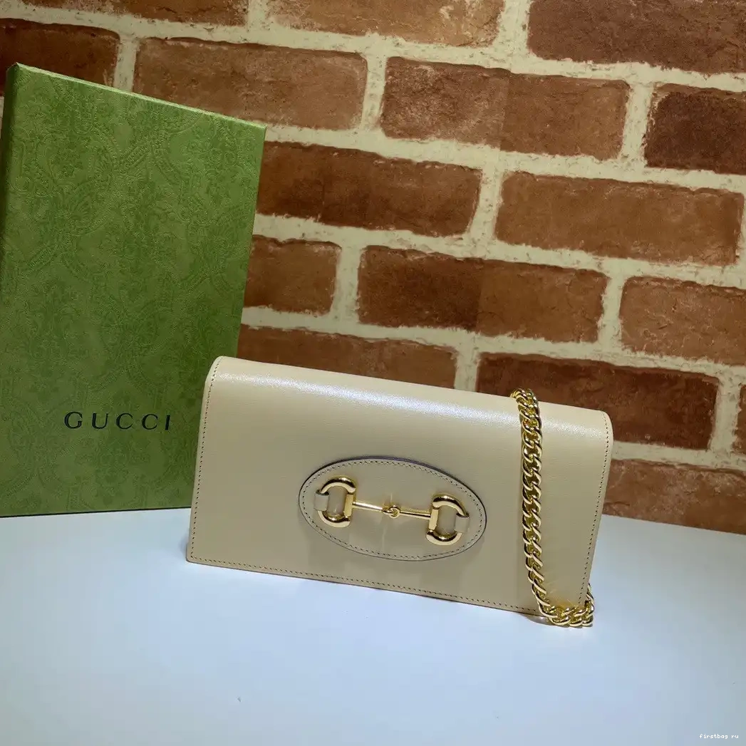 First bag ru Chain Gucci Wallet 0522